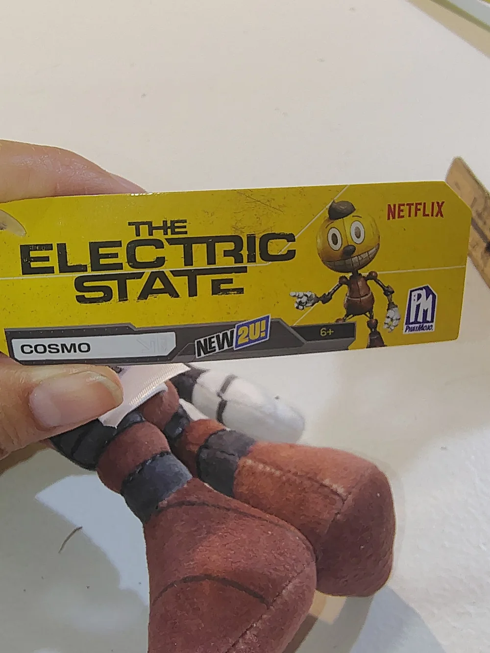 The Electric State Cosmo Plush & Figures Set - Yellow/Brown